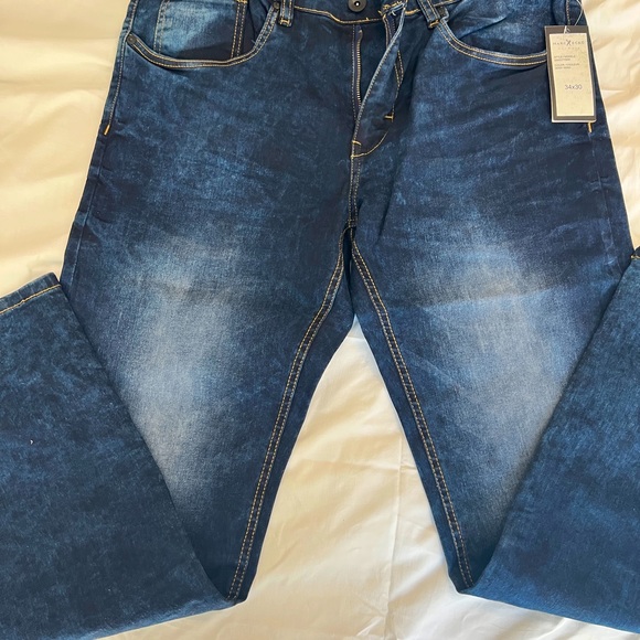 Marc Ecko Jeans - Picture 4 of 6